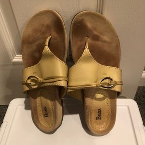 Bass sandals in yellow
